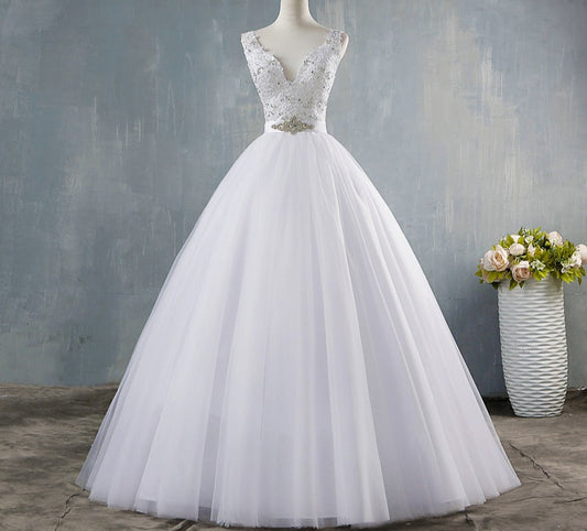 V Neck White Vintage Wedding Dresses for Brides Dress Plus Size Beads Crystal Tulle Floor Length