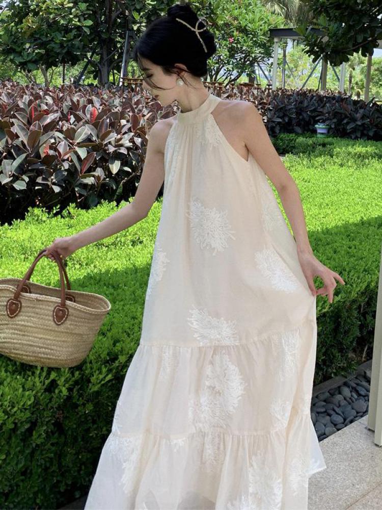 Summer French Temperament White Bohemian Seaside Resort Style Sexy Loose Hanging Neck Character Sleeveless Mid-length Dress