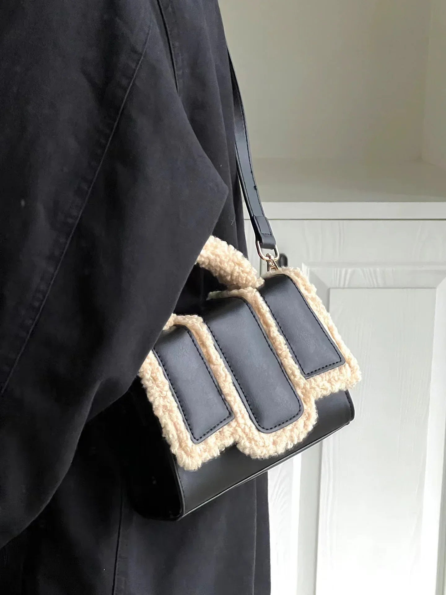 Lamb Wool Spliced PU HandBag Women Autumn/Winter New Simple   Advanced Small Black Bag Exquisite Versatile Crossbody Bag